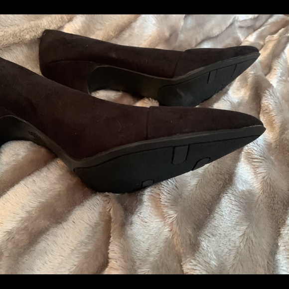 Black Pumps - Picture 4 of 4